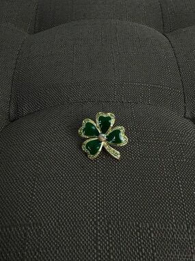 Green Shamrock Brooch Gold Tone Rhinestone Clover Pin St Patrick’s Day